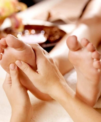 У меня ты найдешь все, чего желаешь: яркие эмоции, нежные прикосновения и безудержную страсть. Встречи со мной - это настоящий калейдоскоп удовольствий. Я мастерица в постели, которая исполнит все твои сокровенные желания. Позволь себе погрузиться в мир наслаждения и полного релакса. Мои положительные отзывы - подтверждение моих навыков и превосходного сервиса. Уверена, что наши встречи станут настоящим праздником для каждой частички твоего тела. Жду тебя в Москве, чтобы зажечь огонь страсти и удовольствия 🔥💋🌹 9900, 43 года